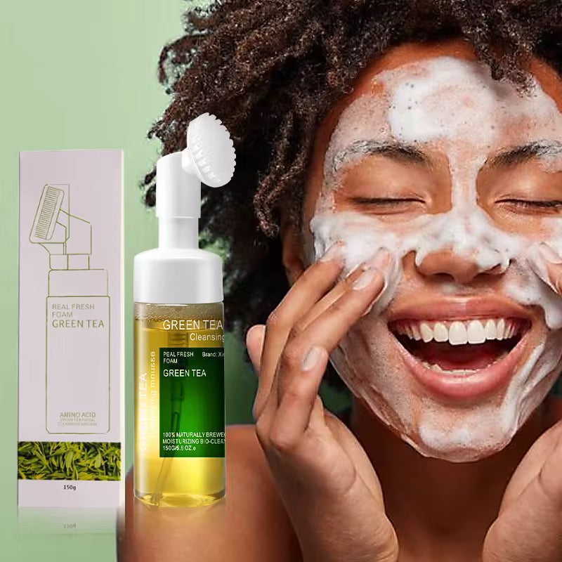 Mousse Nettoyante au Thé Vert – Brosse Exfoliante
