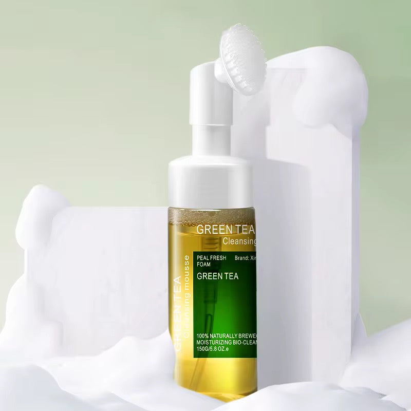 Mousse Nettoyante au Thé Vert – Brosse Exfoliante