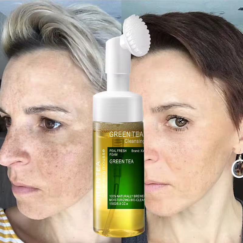 Mousse Nettoyante au Thé Vert – Brosse Exfoliante